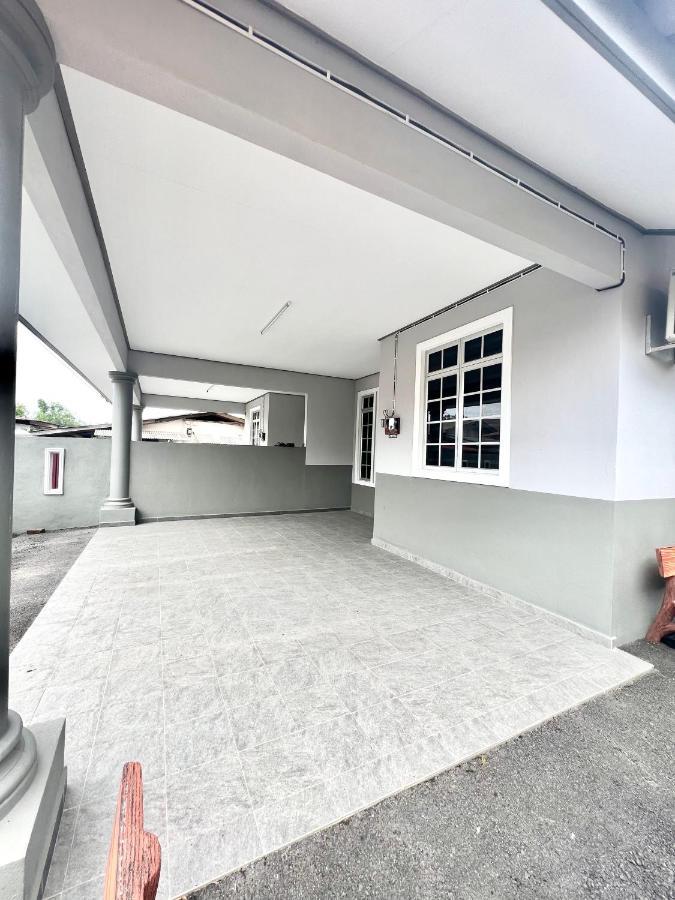 Teratai Homestay 3 Batu Buruk Kuala Terengganu Ngoại thất bức ảnh