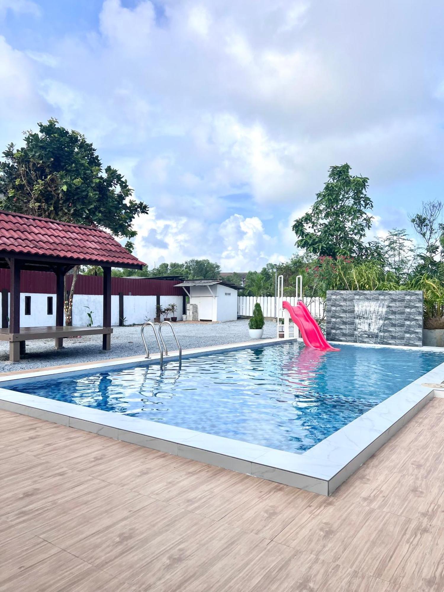 Teratai Homestay 3 Batu Buruk Kuala Terengganu Ngoại thất bức ảnh