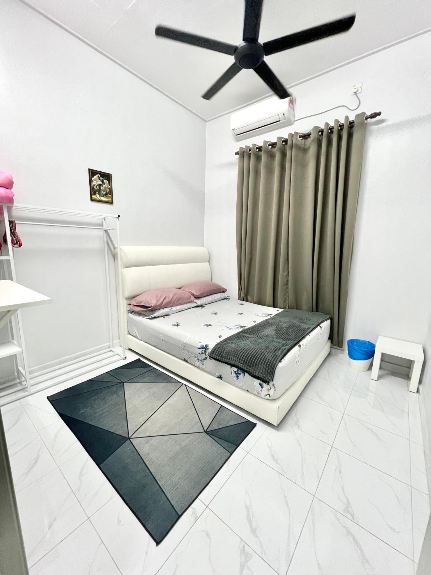Teratai Homestay 3 Batu Buruk Kuala Terengganu Ngoại thất bức ảnh