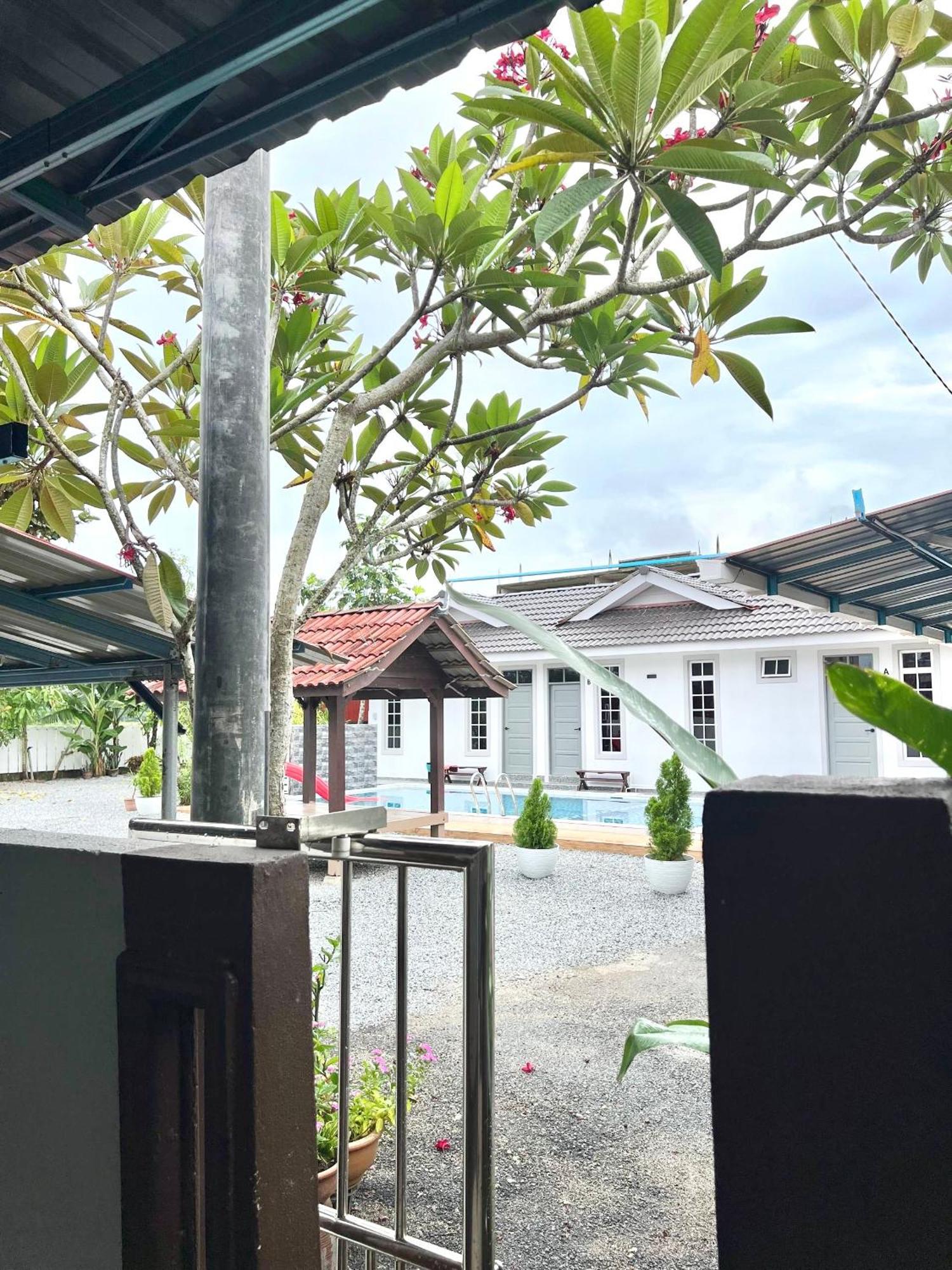 Teratai Homestay 3 Batu Buruk Kuala Terengganu Ngoại thất bức ảnh