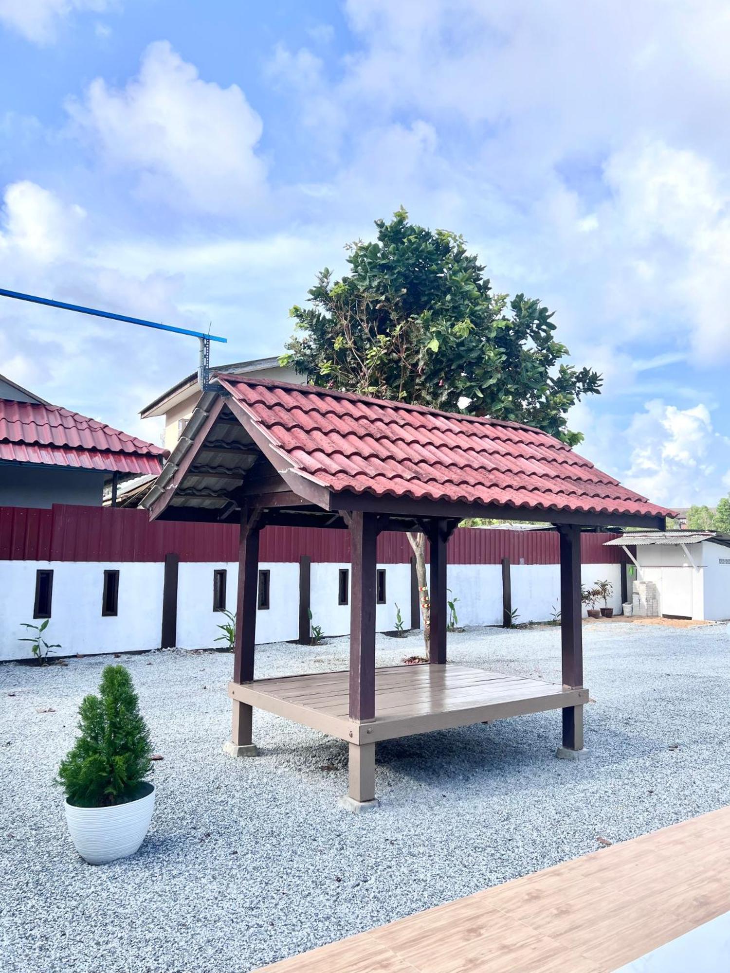 Teratai Homestay 3 Batu Buruk Kuala Terengganu Ngoại thất bức ảnh