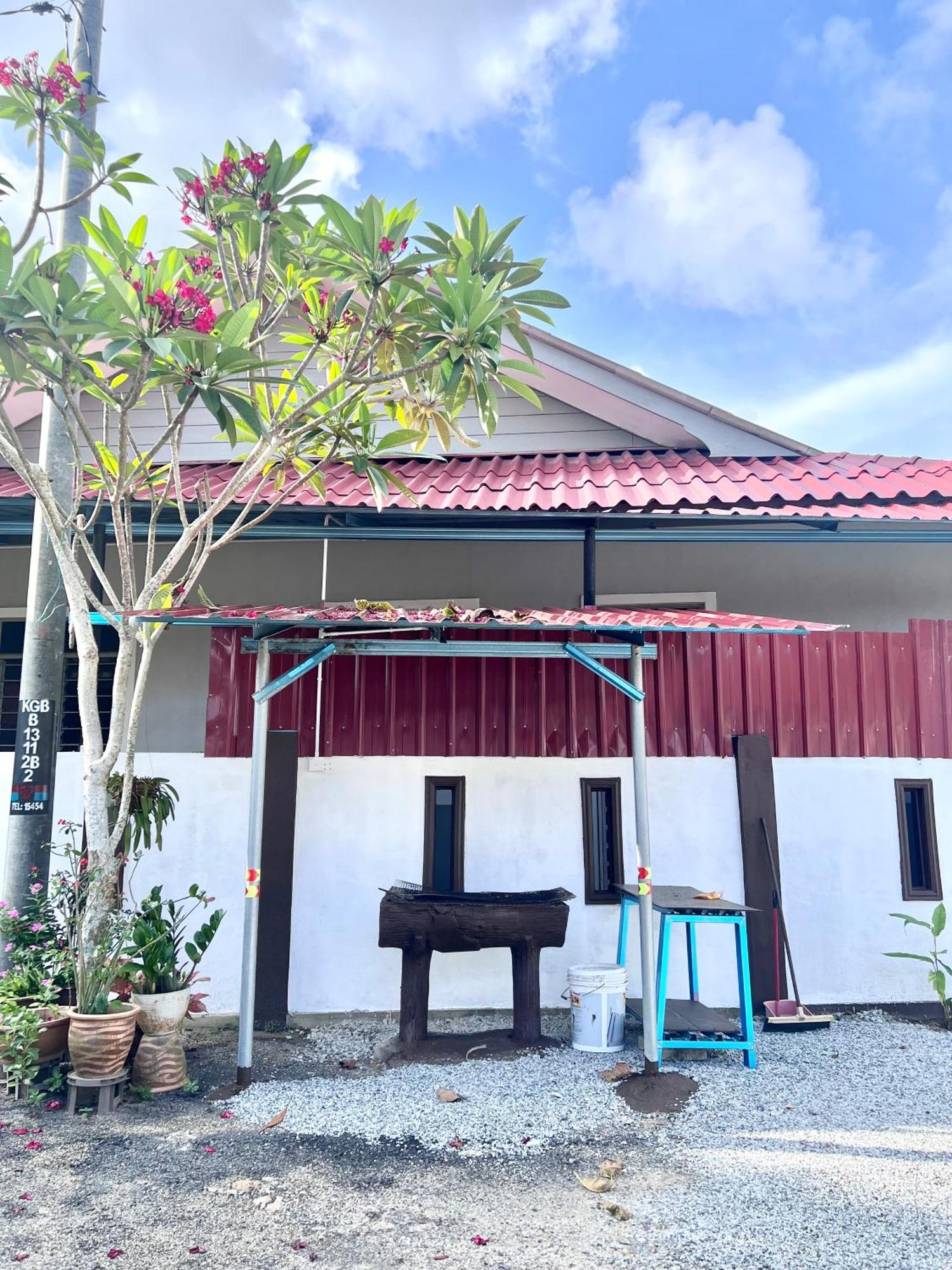 Teratai Homestay 3 Batu Buruk Kuala Terengganu Ngoại thất bức ảnh
